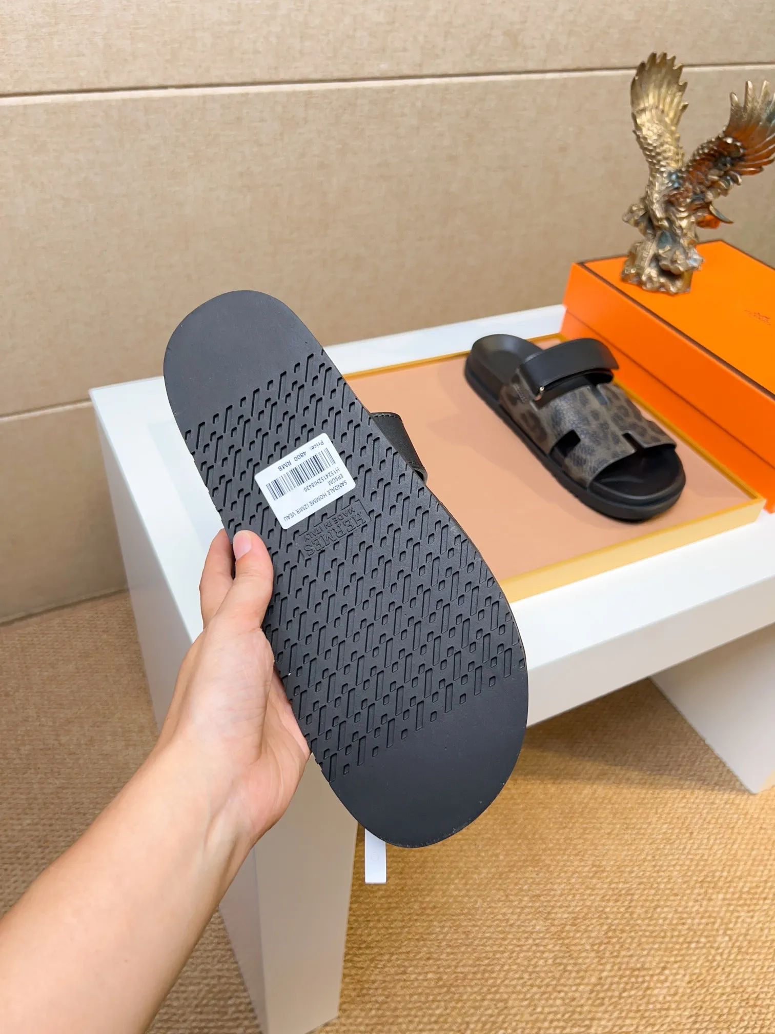 Men's clothing and shoes 💰340 💅💅💅 new arrival. Hermes Hermes official website latest counter synchronized new oran color leather H slippers, the original Paris version flew back to the original model and opened the mold to make it perfectly🍌The highest quality Sincerity, you can enter and leave the counter at will [Deyi] The upper is made of original customized  colored palm prints, crocodile print, ostrich print, colored cow leather, colored cow suede, 🤔 horse hair, 🥳 colored diamonds, 🥰 3D printing, and other genuine leather slippers, imported cow pattern foot pad lining, Italian  latest original genuine leather combination outsole Code number: 38-48 (customized at 46.47.48) Can be made into picture combination sole with genuine leather pattern and ordinary molded outsole